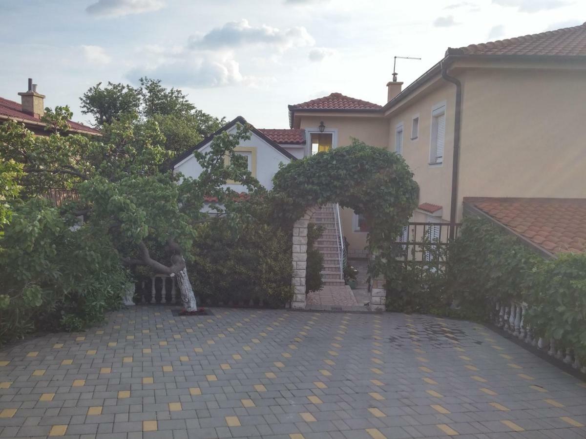 Apartments Tatjana Senj  Buitenkant foto