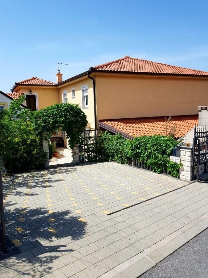 Apartments Tatjana Senj  Buitenkant foto